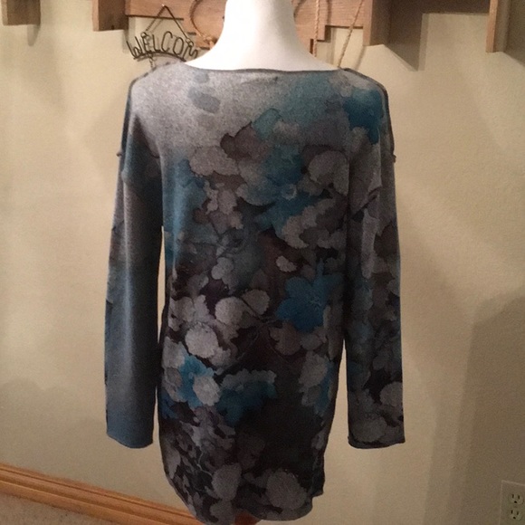Beautiful Lily London watercolor tunic. - Picture 3 of 6